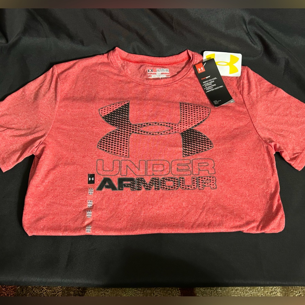Under Armour Boys Red & Black Athletic Heat Gear Loose Fit Short Sleeve Tee XL